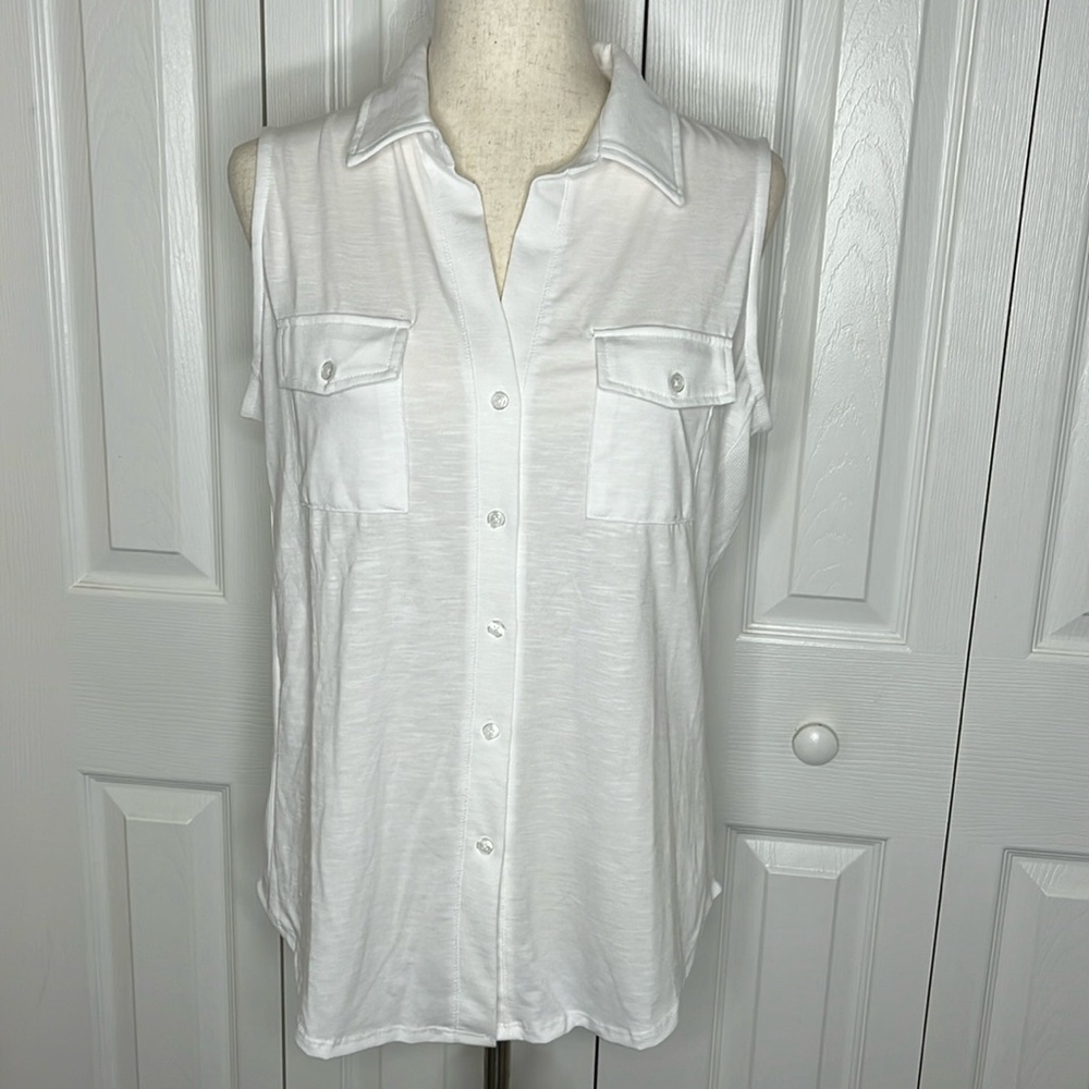 Kiss and Fly Collared Sleeveless Top